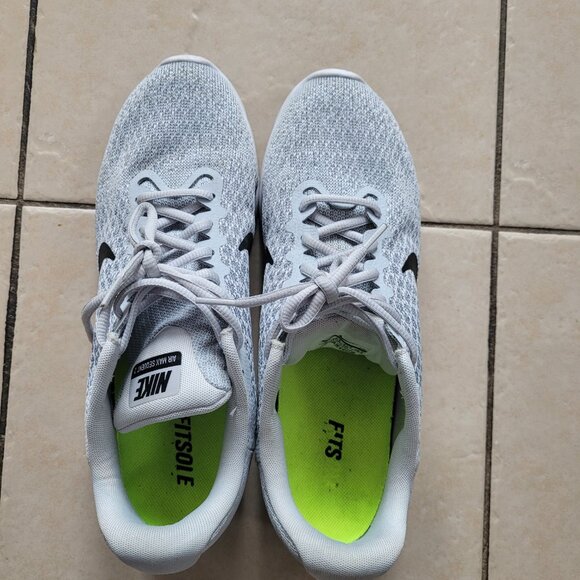 Nike AirMax Sneakers - Picture 4 of 6